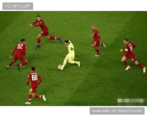 巴萨三线配合紧密，前场进攻流畅连贯，重现荣耀巅峰